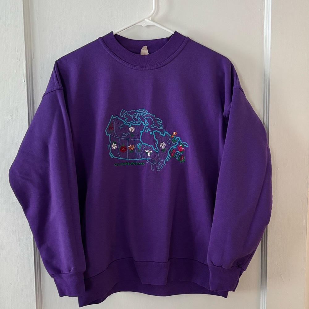 Vintage embroidered crew neck sweatshirt - purple Canada flower